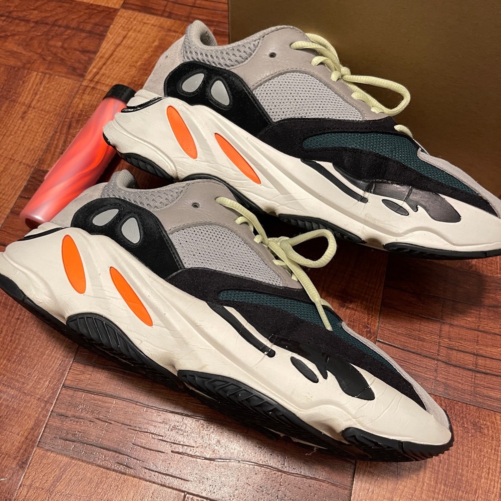Yeezy Boost 700 Size 9
